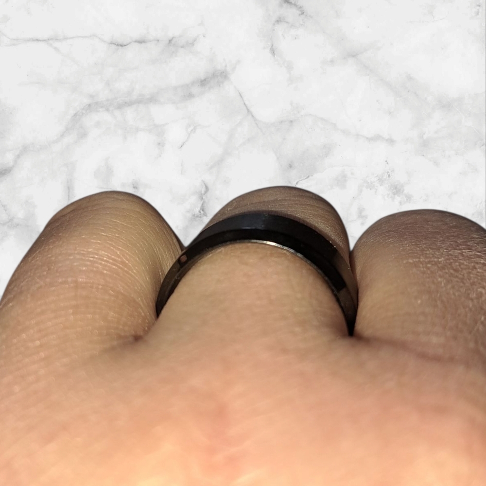 Nwt Sleek Black Stainless Steel Men's Ring-SZ 8 - Picture 3 of 4